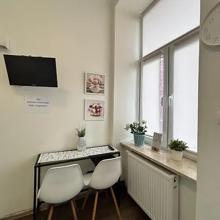 Elegant Foksal Bis Warschau